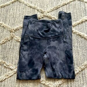 selling lulu leggings!